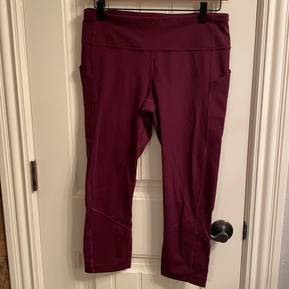 Lululemon women’s size 8 pace rival crops